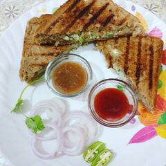 A picture of Onion Potato Sandwich.