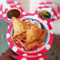 A picture of Aloo samosa.