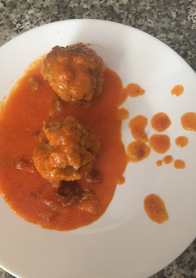 Una foto de Albóndigas en salsa de zanahorias y tomates