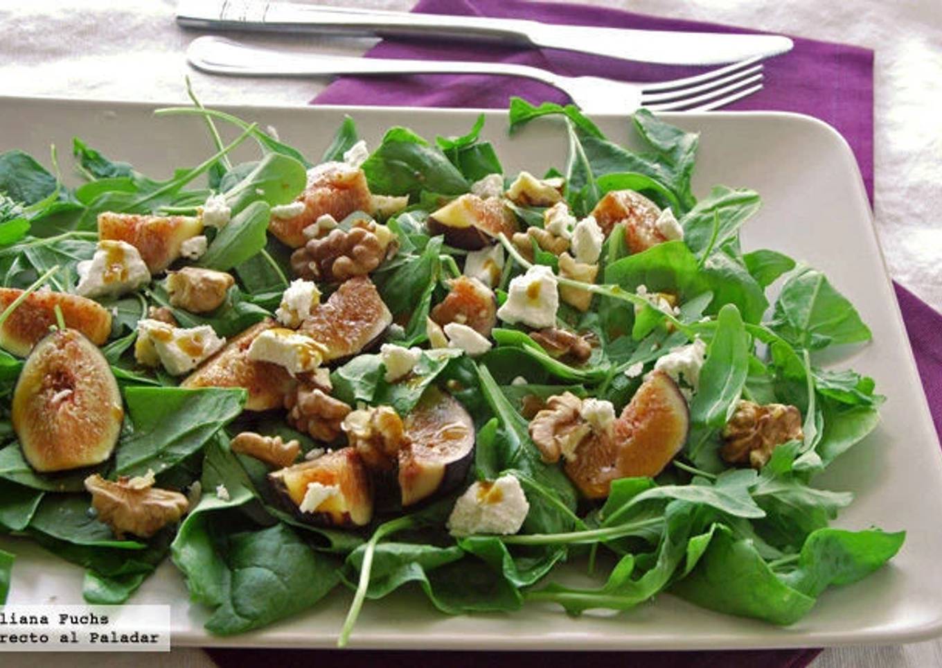 Ensalada de higos, queso de cabra y nueces con vinagreta de melaza