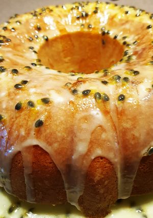 Foto resep White chocolate cake with passion fruit icing