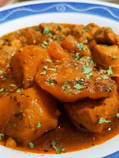 Una foto de Pechugas de Pollo Guisadas al Azafrán