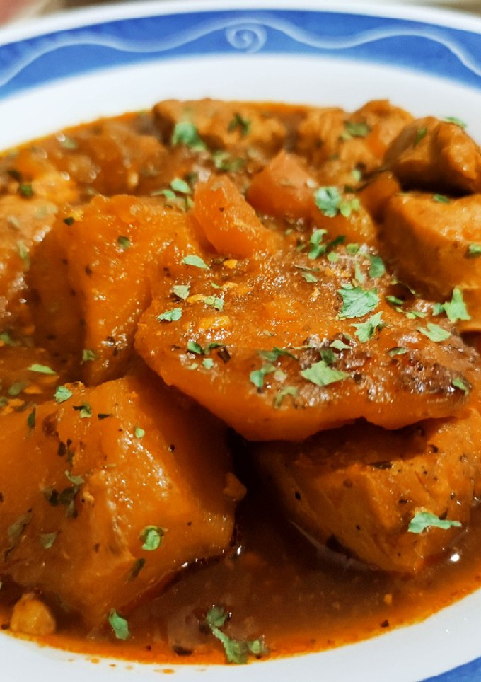 Una foto de Pechugas de Pollo Guisadas al Azafrán
