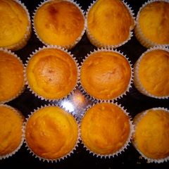 A picture of Vanilla cupcakes.