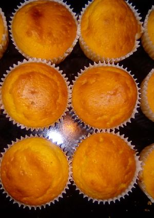 A picture of Vanilla cupcakes.