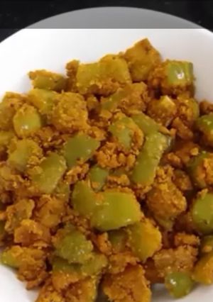 કેપ્સીકમ બેસન મસાલા (Capsicum Besan Masala Recipe In Gujarati) રેસીપી મુખ્ય ફોટો