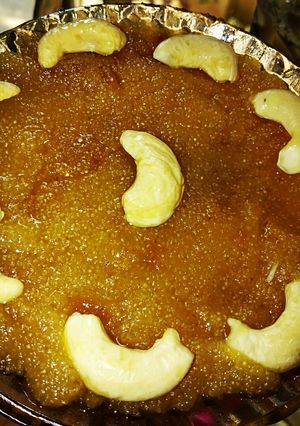 सूजी बेसन हलवा (Suji Besan Halwa recipe in Hindi) रेसिपी मुख्य फोटो