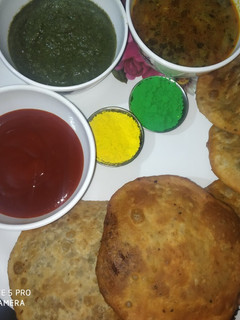 मूंग दाल की कचोरी (Moong Dal Ki Kachori recipe in Hindi) रेसिपी मुख्य फोटो