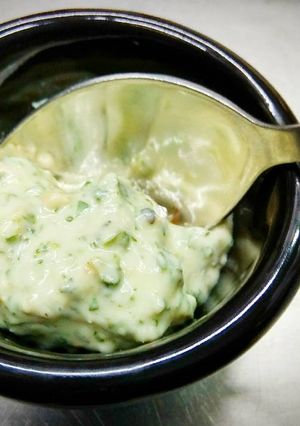 A picture of Cilantro and roasted peanut sauce.