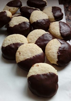 Una foto de Masitas de limón fáciles y bañadas con chocolate