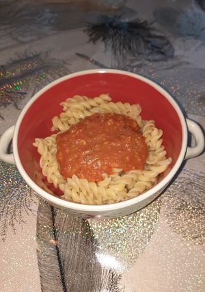Zdjęcie przepisu Makaron z sosem pomidorowo-serowym 🍝.