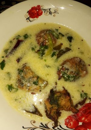 A picture of Palak kofta kadhi.