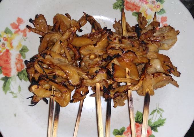 Sate jamur tiram dan bumbu kacang