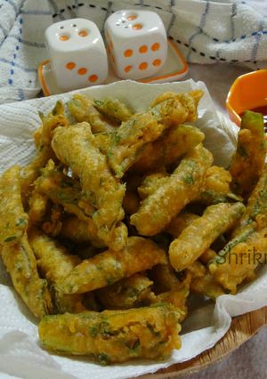 A picture of Peapod/Green peas skin Pakoda:.