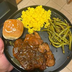 A picture of Honey Garlic Porkchops.