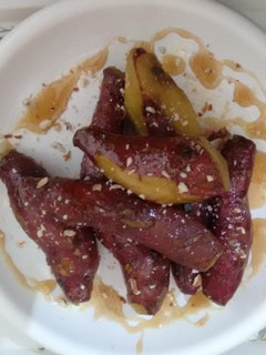 A picture of Liquid caramel sweet potatoes (shakkar kand).