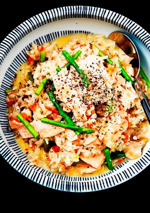 食煮#20 《奶油蘆筍燻鮭魚燉飯》 的食譜成品照片