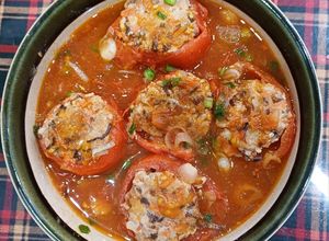 Hình của món Cà chua nhồi thịt rim.