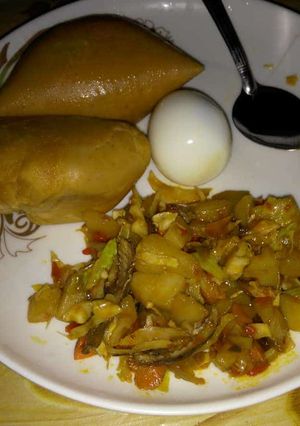 A picture of Moi moi and arish potatoes with cabbage souce.