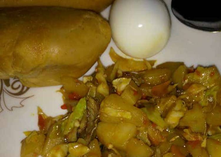 Moi moi and arish potatoes with cabbage souce