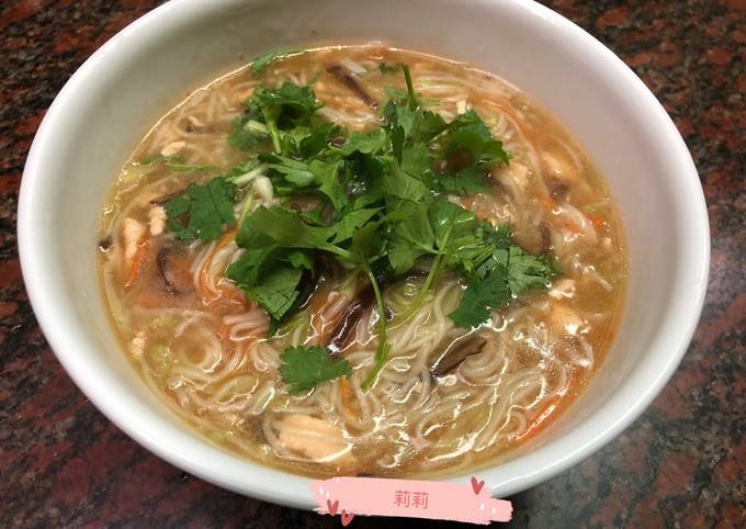 Resep Mie asin salmon masak kuah 鮭魚麵線 yang Enak