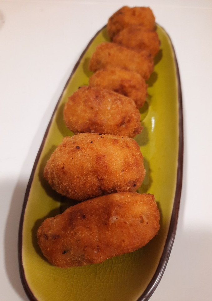 Una foto de Croquetas de pollo y cerdo estofado