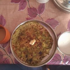 A picture of Bathuae Aloo ka Paratha.