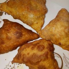 A picture of Crunchy samosa with a twist.