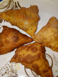 A picture of Crunchy samosa with a twist.