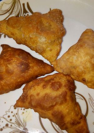 A picture of Crunchy samosa with a twist.