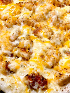 A picture of Maple-Drizzled Fried Chicken Pizza.