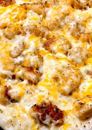 A picture of Maple-Drizzled Fried Chicken Pizza.