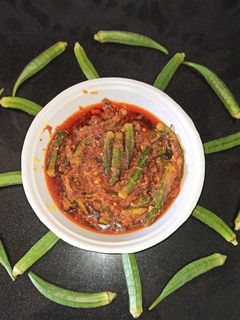 ભરેલા ભીંડા નું શાક (Bharela Bhinda Shak Recipe in Gujarati) રેસીપી મુખ્ય ફોટો