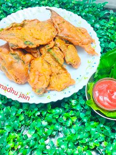 क्रिस्पी पालक पकौड़ा (Crispy palak pakoda recipe in Hindi) रेसिपी मुख्य फोटो