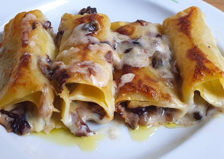 Recetta di Qualsiasi sera della settimana Cannelloni radicchio e formaggio con besciamella al parmigiano