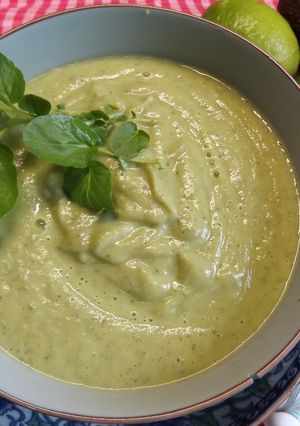 Foto principal de Crema de aguacate y berros al aroma de lima
