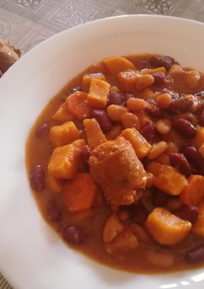 Una foto de Potaje de alubias con boniato🍠🥄
