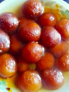 गुलाब जामुन (gulab jamun recipe in Hindi) रेसिपी मुख्य फोटो