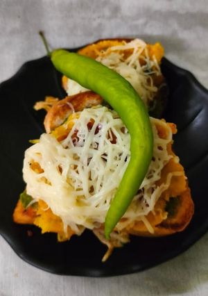 A picture of Vada pav bruschetta.