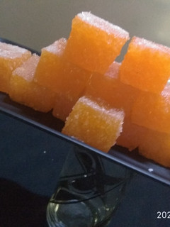 ऑरेंज लोकम (Orange Lokum recipe in Hindi) रेसिपी मुख्य फोटो