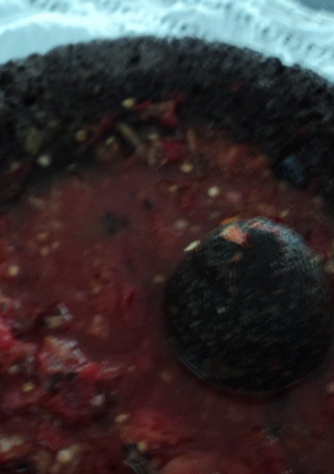 Una foto de Salsa de jitomate asado con agritos y huauzontle pa los tacos.  México