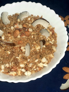 आटे की पंजीरी (aate ki panjiri recipe in Hindi) रेसिपी मुख्य फोटो