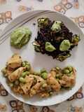 Petto di pollo con Edamame, riso venere, crema di zucchine e zucchine grigliate
