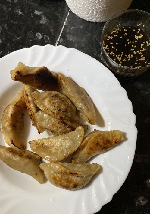 Una foto de Gyozas de verdura y con carne 🧡