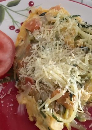 Una foto de Tortilla con fideos de zucchini