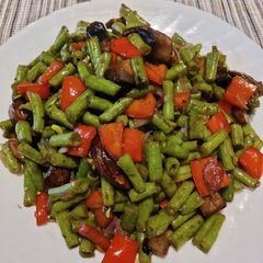 A picture of String Beans with Mushroom.