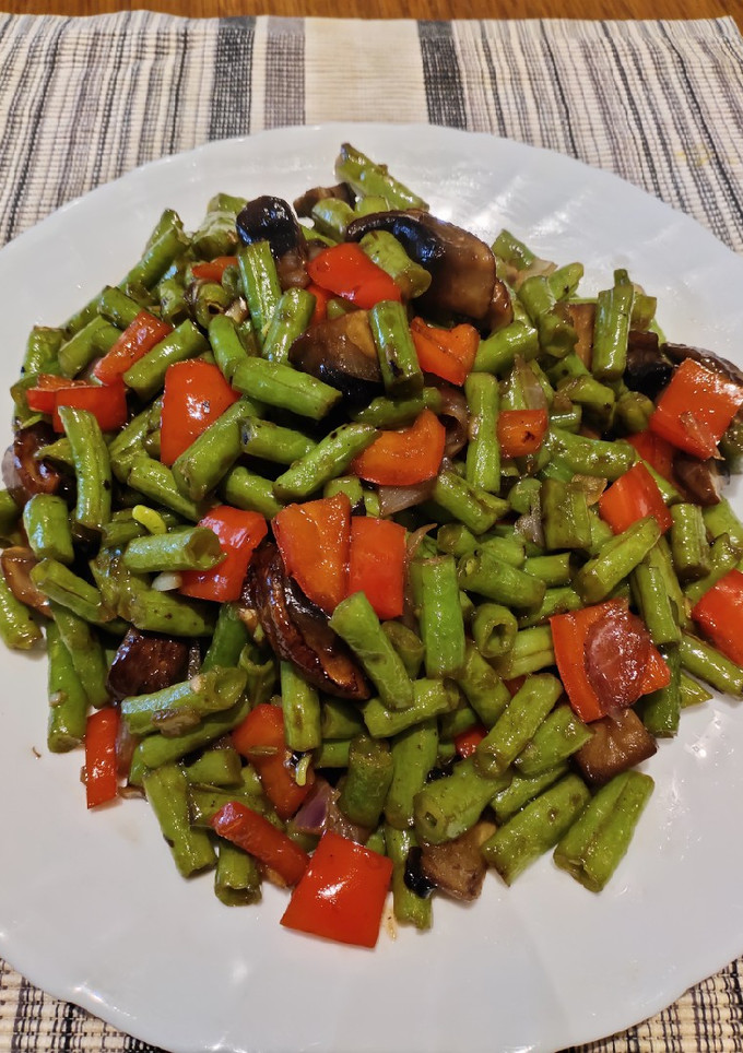 A picture of String Beans with Mushroom.