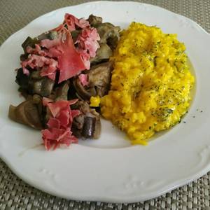 Alcachofas con jamón y arroz a la milanesa