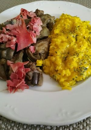 Una foto de Alcachofas con jamón y arroz a la milanesa