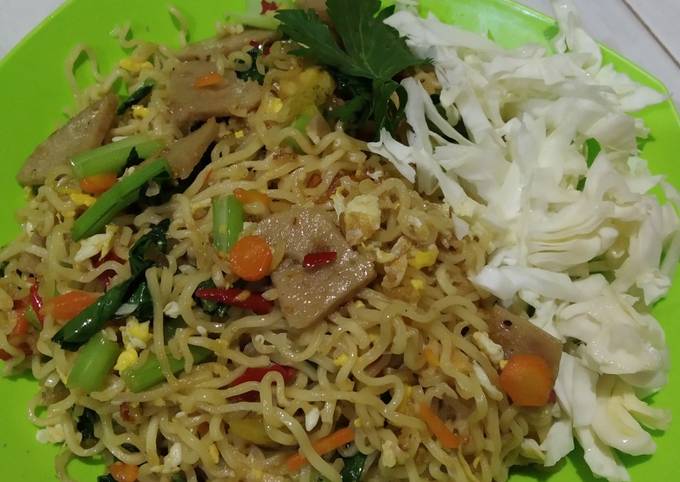 Bagaimana Menyiapkan Mie goreng sederhana yang Enak Banget